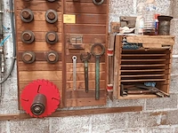 Lot 600 - zaagbladen en machine onderdelen - afbeelding 1 van  5