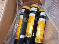 Lot 602 - vetpomp en tubes - afbeelding 4 van  5