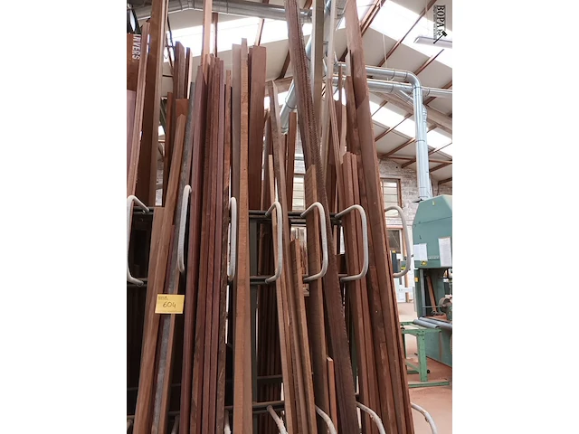 Lot 604 - houten planken en latten - afbeelding 2 van  4
