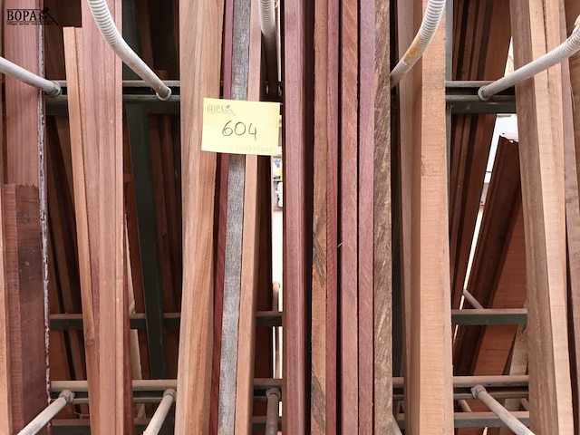 Lot 604 - houten planken en latten - afbeelding 4 van  4