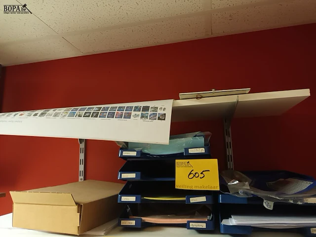 Lot 605 - sorteervakken met inhoud. 20 stuks - afbeelding 1 van  2