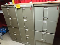 Lot 606 - metalen ladekast. 3 stuks - afbeelding 1 van  4
