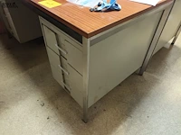 Lot 609 - bureau - afbeelding 2 van  3