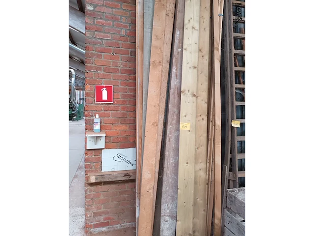Lot 609 - houten planken - afbeelding 3 van  3