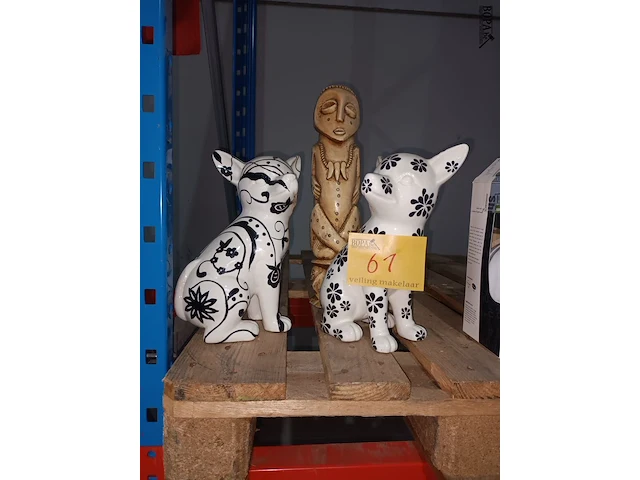 Lot 61 - beelden. 3 stuks - afbeelding 1 van  4