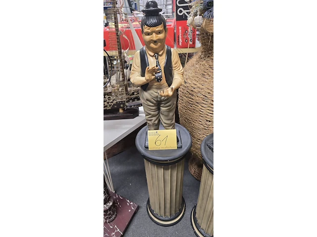 Lot 61 - laurel & hardy op sokkel - afbeelding 2 van  7