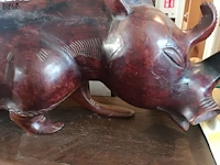 Lot 61 - neushoorn in hardhout - afbeelding 3 van  5