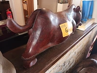 Lot 61 - neushoorn in hardhout - afbeelding 4 van  5