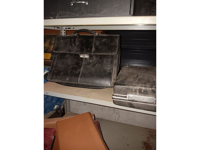 Lot 61 - opbergtassen en hoezen - afbeelding 3 van  3