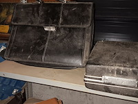 Lot 61 - opbergtassen en hoezen - afbeelding 3 van  3