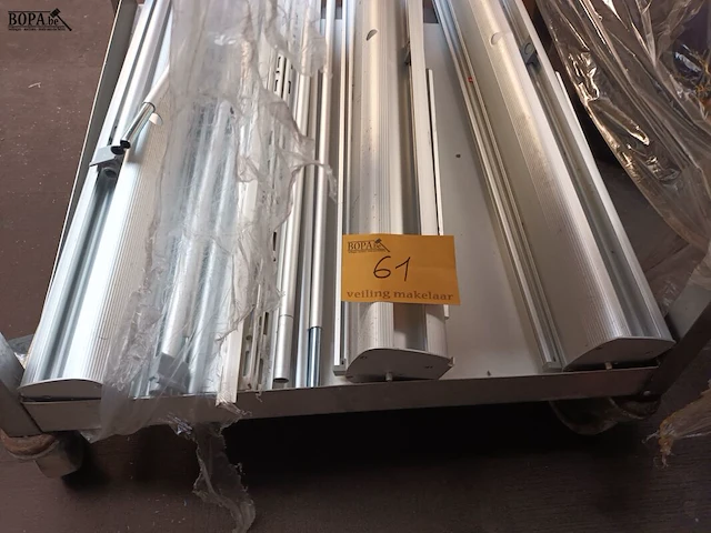 Lot 61 - roll-up banners. 2 stuks - afbeelding 1 van  3