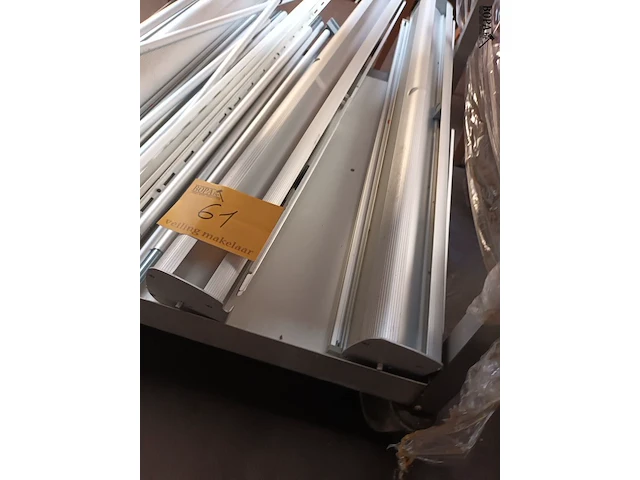 Lot 61 - roll-up banners. 2 stuks - afbeelding 2 van  3