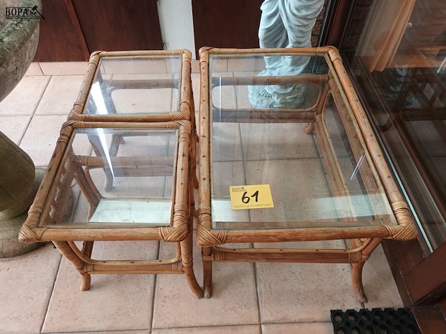 Lot 61 - rotan tafeltjes. 3 stuks - afbeelding 1 van  5