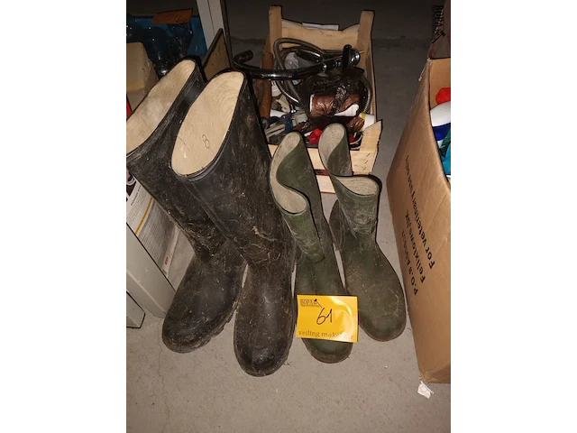 Lot 61 - rubberen laarzen - afbeelding 1 van  2