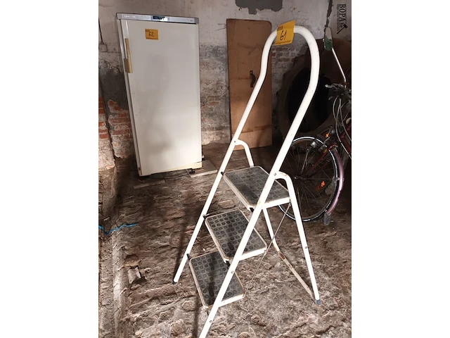 Lot 61 - trapladder - afbeelding 2 van  2