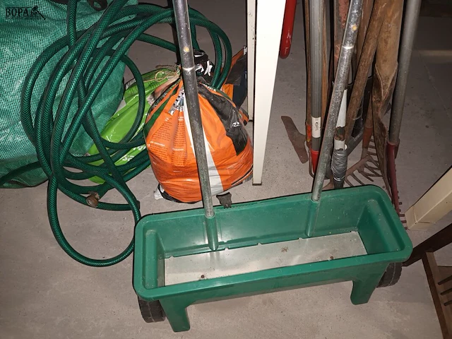 Lot 61 - tuinmateriaal - afbeelding 3 van  4