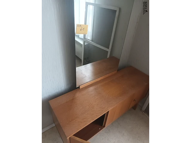 Lot 61 - vintage kaptafel - afbeelding 1 van  4