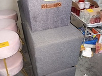 Lot 61 - zitkubussen. 8 stuks - afbeelding 1 van  4