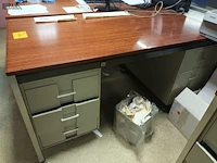 Lot 610 - bureau - afbeelding 1 van  3
