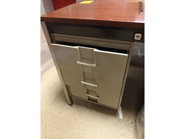 Lot 610 - bureau - afbeelding 2 van  3