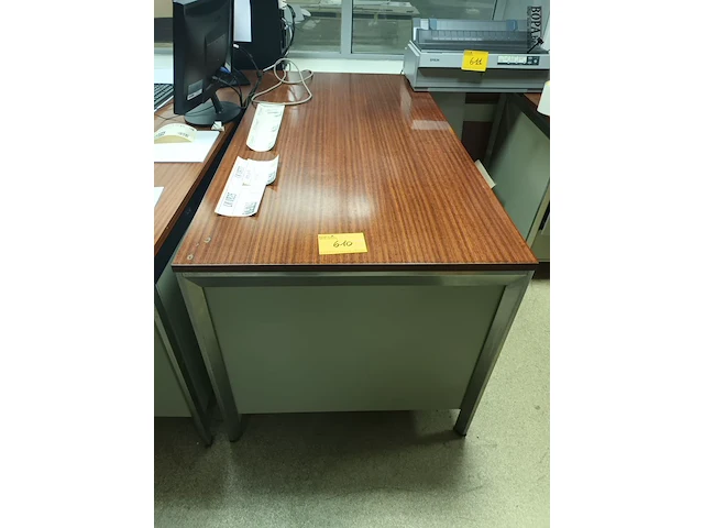 Lot 610 - bureau - afbeelding 3 van  3