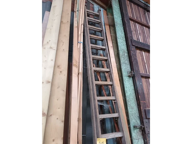 Lot 610 - houten ladder - afbeelding 2 van  2