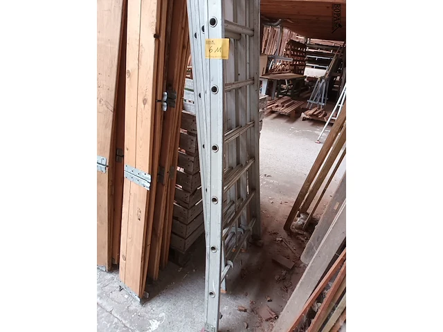 Lot 611 - aluminium ladder - afbeelding 1 van  3