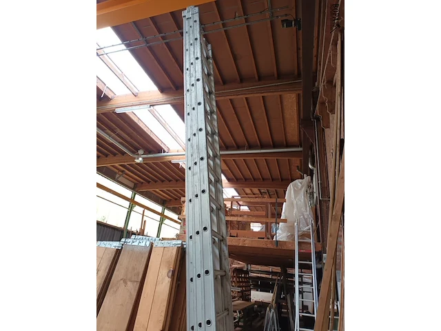 Lot 611 - aluminium ladder - afbeelding 2 van  3