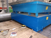 Lot 611 - opvangbak en roosters - afbeelding 1 van  2