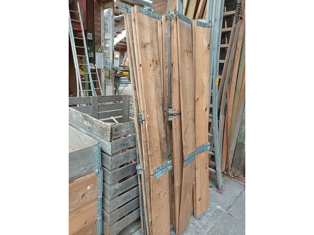 Lot 612 - houten bak en palletranden - afbeelding 3 van  5