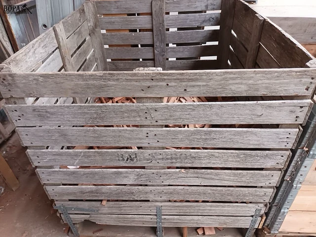 Lot 612 - houten bak en palletranden - afbeelding 4 van  5
