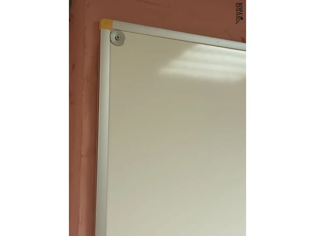 Lot 614 - whiteboard - afbeelding 2 van  3