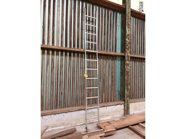Lot 615 - aluminium ladder - afbeelding 1 van  3
