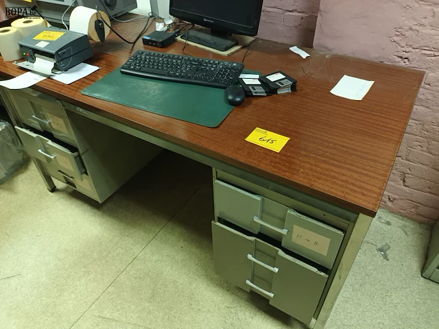 Lot 615 - bureau - afbeelding 1 van  3
