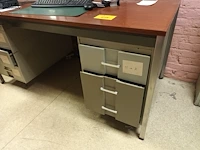 Lot 615 - bureau - afbeelding 2 van  3