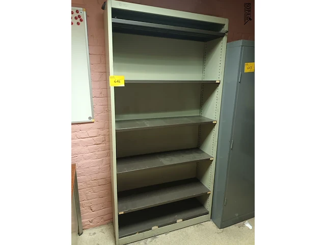 Lot 616 - open metalen kast - afbeelding 1 van  3