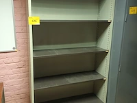 Lot 616 - open metalen kast - afbeelding 1 van  3