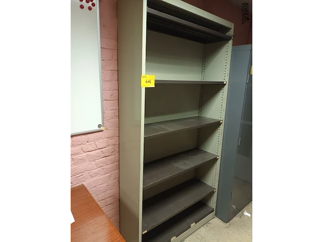 Lot 616 - open metalen kast - afbeelding 3 van  3