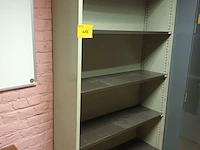 Lot 616 - open metalen kast - afbeelding 3 van  3