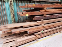 Lot 617 - lot houten balken - afbeelding 1 van  5