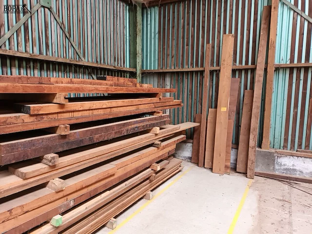 Lot 617 - lot houten balken - afbeelding 2 van  5