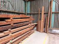 Lot 617 - lot houten balken - afbeelding 2 van  5