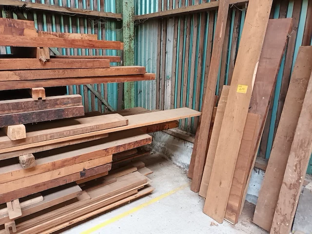 Lot 617 - lot houten balken - afbeelding 4 van  5