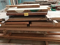 Lot 618 - lot houten balken - afbeelding 1 van  5