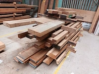 Lot 618 - lot houten balken - afbeelding 2 van  5