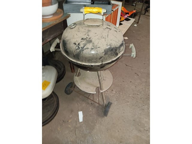 Lot 62 - bbq op wielen - afbeelding 1 van  2