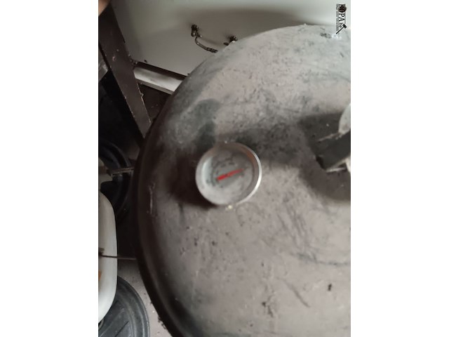 Lot 62 - bbq op wielen - afbeelding 2 van  2