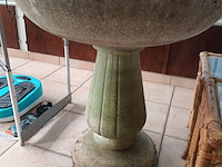 Lot 62 - bloembak op sokkel in beton - afbeelding 2 van  4