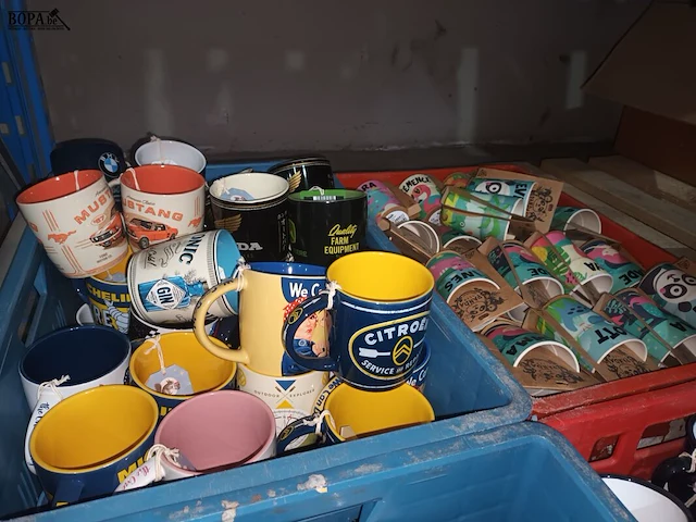 Lot 62 - groot lot koffietassen - afbeelding 5 van  6