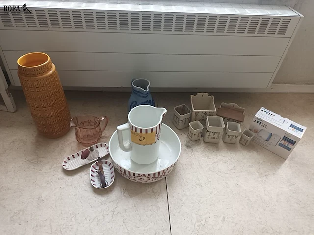 Lot 62 - lot decoratie - afbeelding 1 van  4